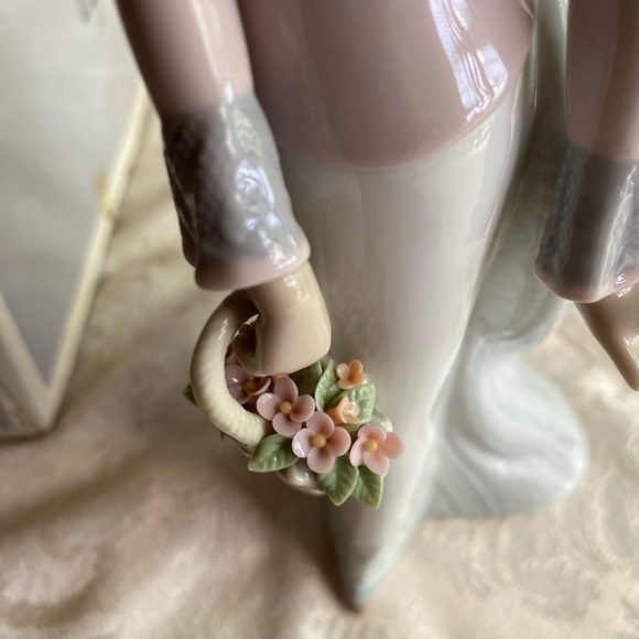 RETIRED 1994 ‘BASKET OF LOVE LLADRO’ PORCELAIN FIGURINE -Item# 01007622 - Picture 10 of 14